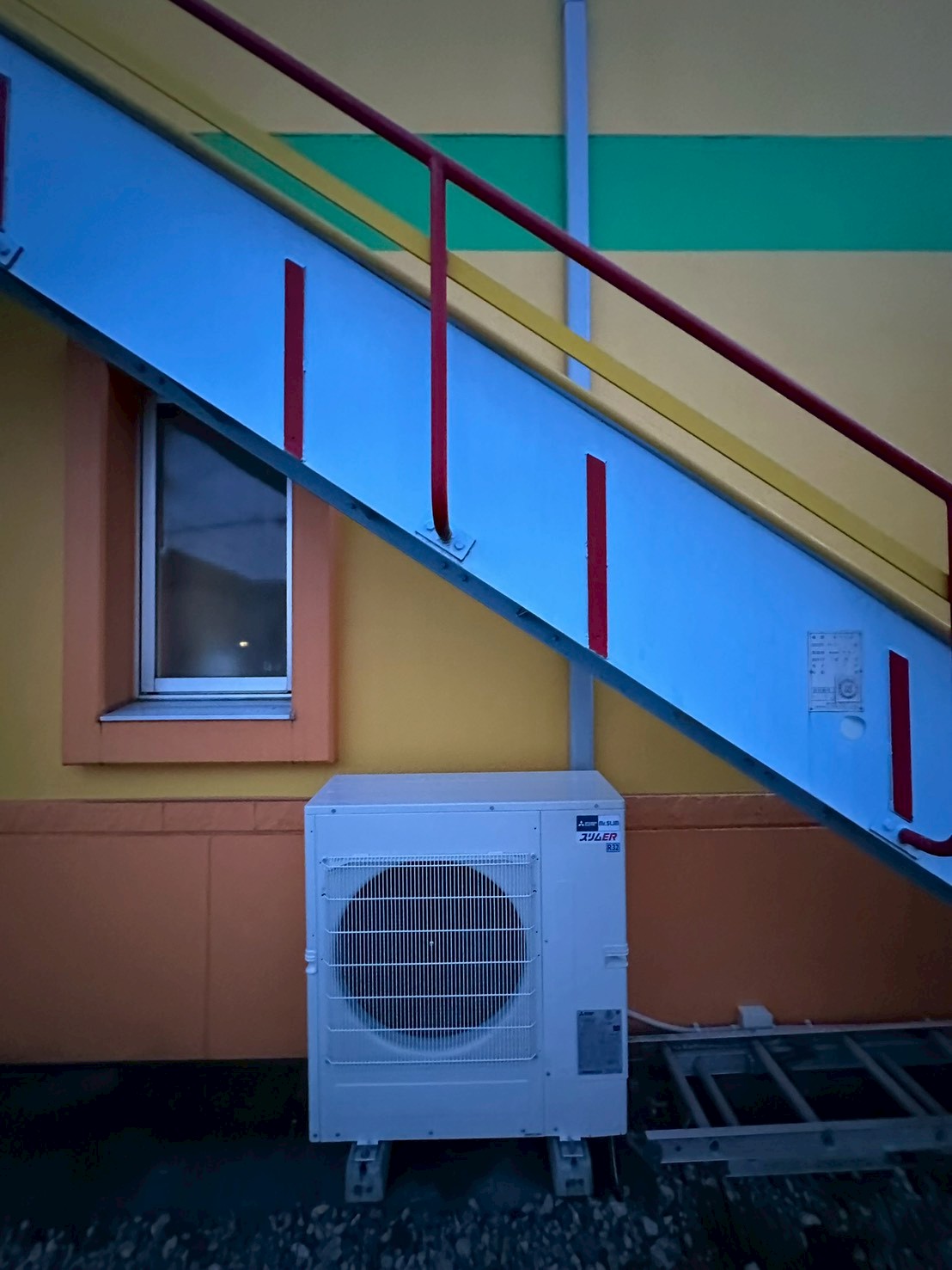 幼稚園業務用エアコン新規工事